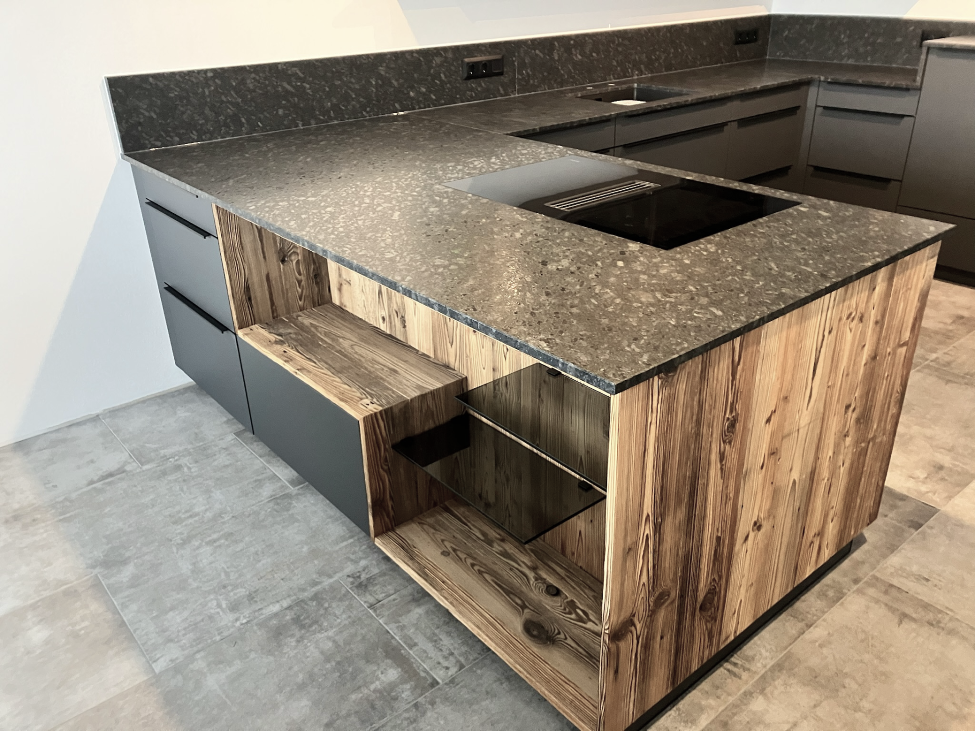 Küche mit Altholzelemente