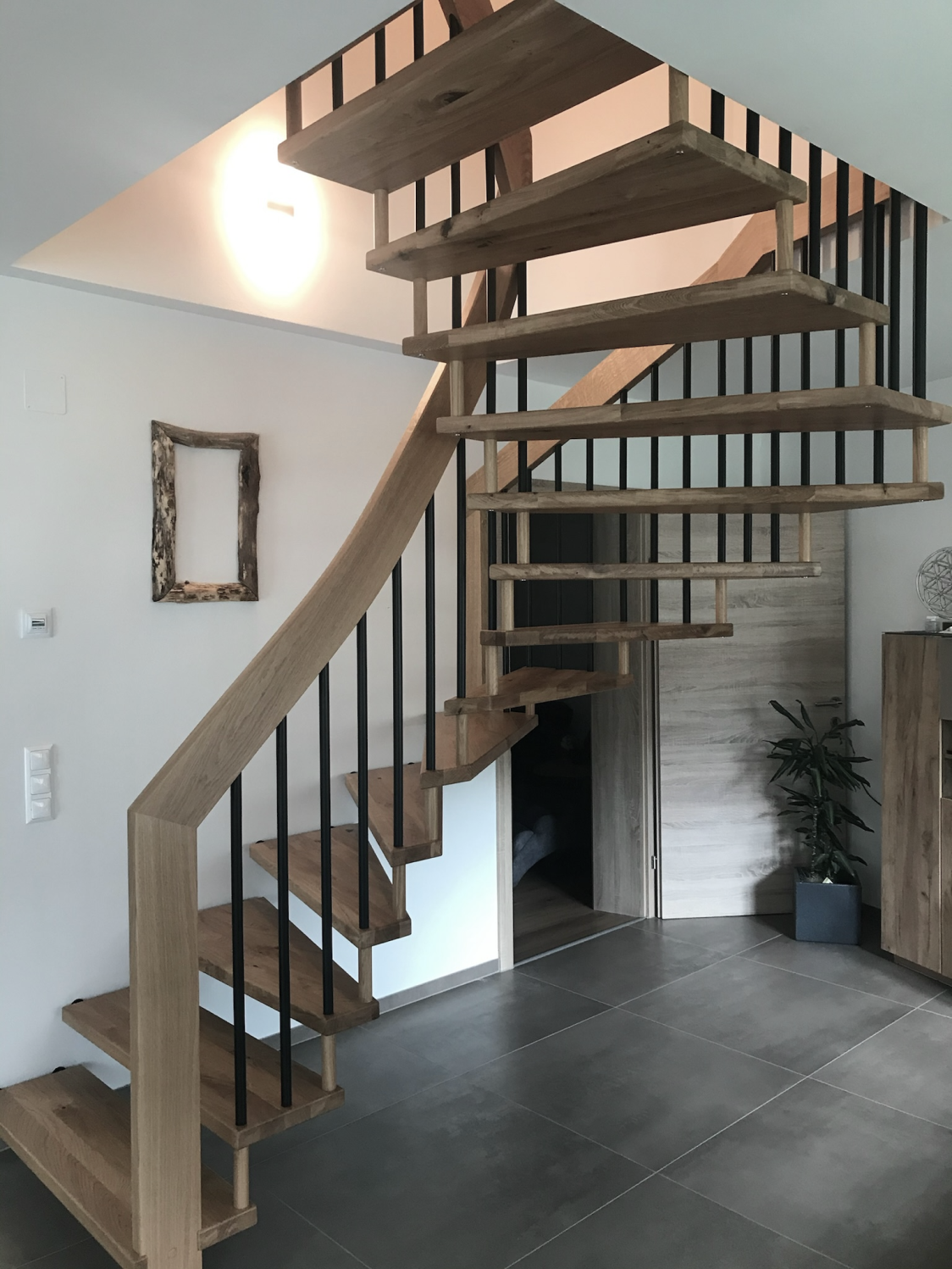 Gewendelte Holztreppe