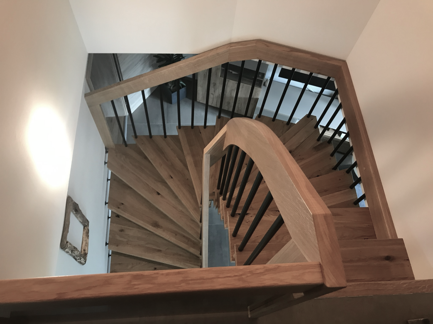 Gewendelte Holztreppe von oben